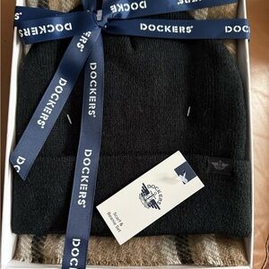 Dockers Black Beanie and Scarf Set New with tags & gift box